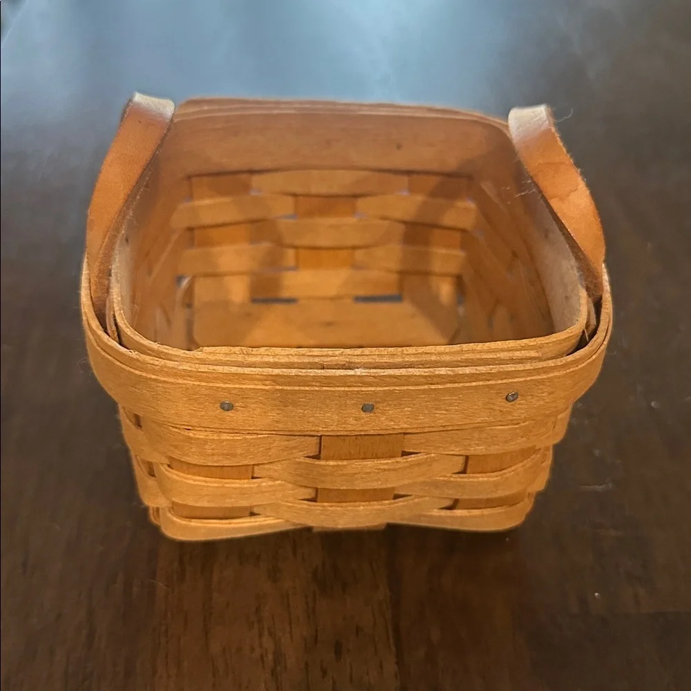 Longaberger 1992 Woven Basket - Picture 1 of 6